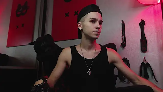 Joseph  Quinn online show from January 24, 2025, 9:05 pm