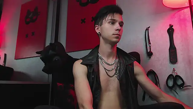 Joseph  Quinn online show from March 2, 2025, 5:14 pm