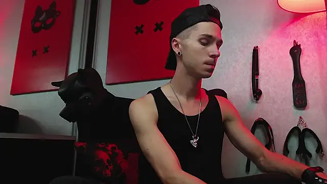 Joseph  Quinn online show from March 14, 2025, 9:03 am