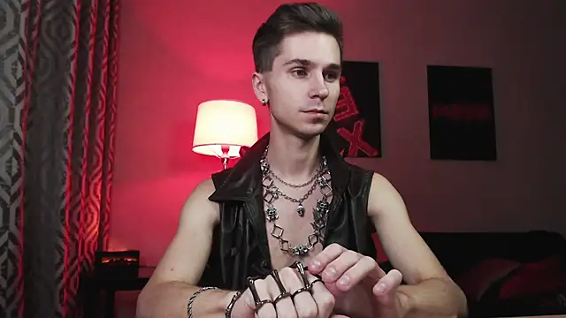 Joseph  Quinn online show from October 29, 2025, 2:19 pm