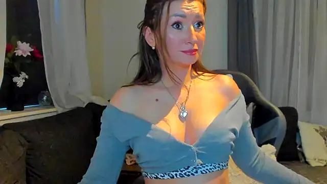 SweetAriana26 online show from January 14, 2026, 2:01 pm