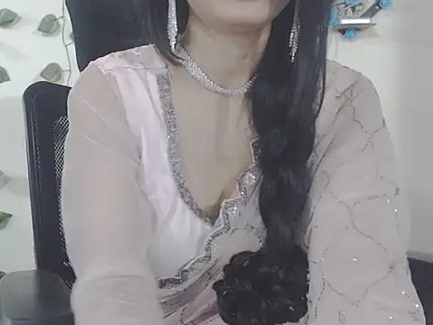 Snapshot of emma_06@xh chatting on June 9, 2026, 9:43 am emma 06xh online show from June 9, 2026, 9:43 am