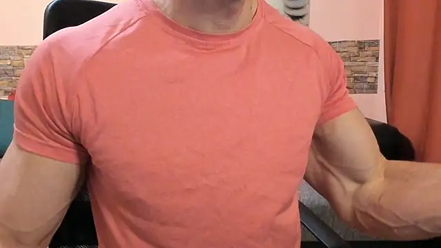 HotHunkTrainer online show from April 18, 2026, 8:40 am