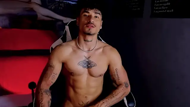 Snapshot of Thomas_Fit1 chatting on April 30, 2026, 10:58 pm Thomas Fit1 online show from April 30, 2026, 10:58 pm