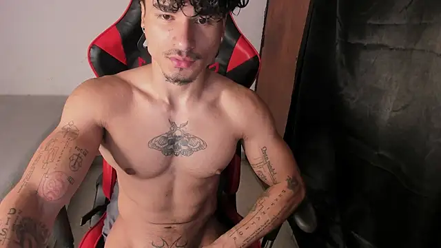 Snapshot of Thomas_Fit1 chatting on June 1, 2026, 11:28 pm Thomas Fit1 online show from June 1, 2026, 11:28 pm