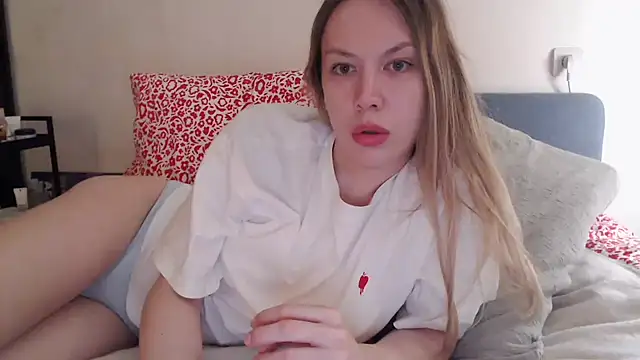 Snapshot of Scarlettford chatting on May 4, 2026, 5:31 pm Scarlettford online show from May 4, 2026, 5:31 pm