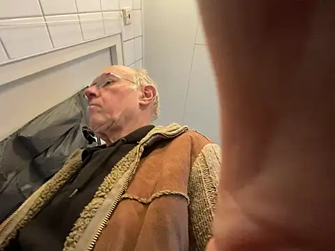 Snapshot of martxxxxx chatting on December 15, 2024, 10:07 am martxxxxx online show from December 15, 2024, 10:07 am