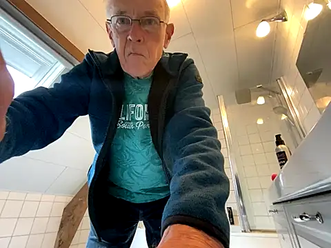 Snapshot of martxxxxx chatting on September 13, 2025, 9:53 am martxxxxx online show from September 13, 2025, 9:53 am