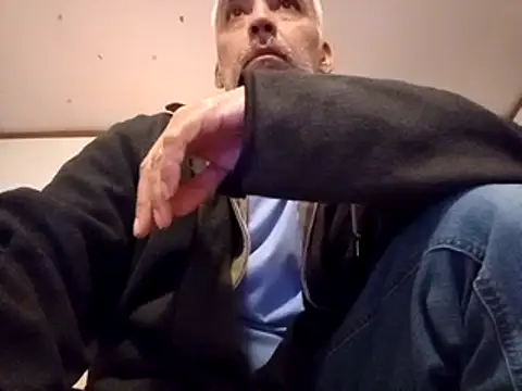 Xoc8  online show from March 20, 2025, 9:13 pm