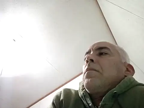 Xoc8  online show from December 15, 2025, 4:55 pm