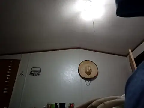 Xoc8  online show from December 18, 2025, 7:42 pm