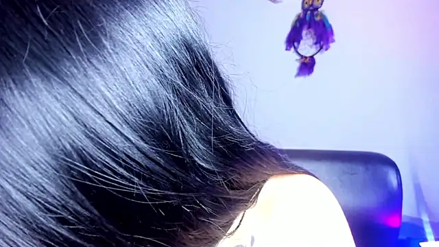 AilynRed online show from January 9, 2025, 7:10 am