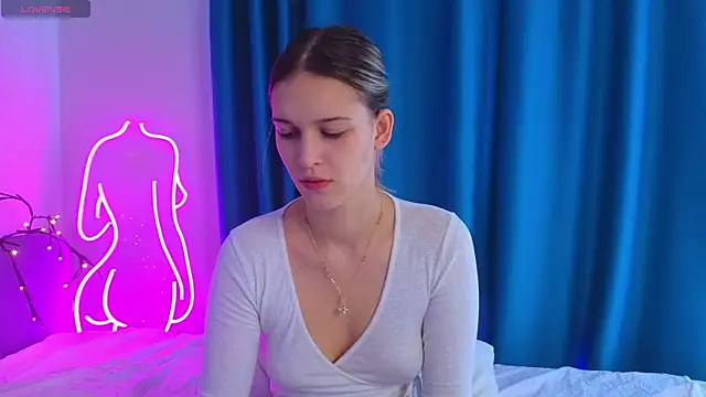 KimberliDean online show from February 3, 2025, 7:29 am