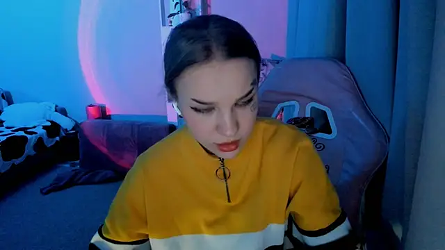 Snapshot of Ledy_WWWII chatting on December 7, 2024, 7:43 pm Ledy WWWII online show from December 7, 2024, 7:43 pm