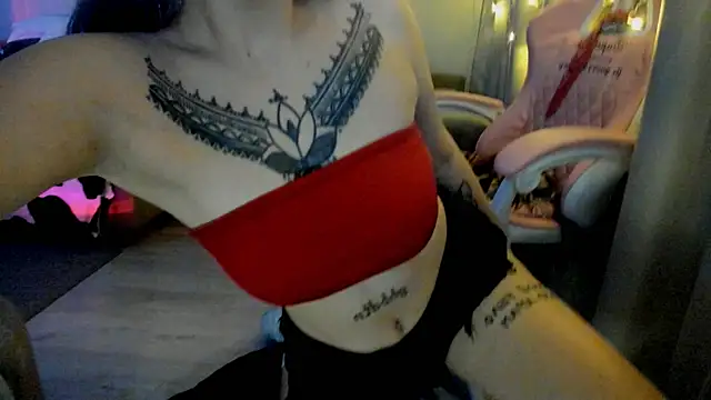 Snapshot of Ledy_WWWII chatting on December 10, 2024, 11:51 pm Ledy WWWII online show from December 10, 2024, 11:51 pm