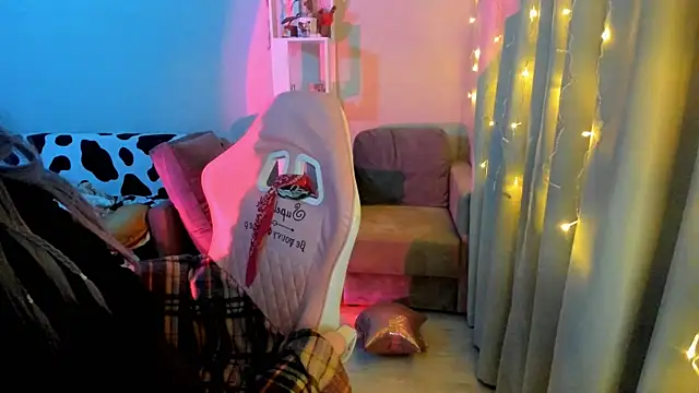 Snapshot of Ledy_WWWII chatting on December 13, 2024, 4:38 pm Ledy WWWII online show from December 13, 2024, 4:38 pm