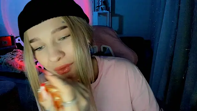 Snapshot of Ledy_WWWII chatting on December 18, 2024, 3:00 pm Ledy WWWII online show from December 18, 2024, 3:00 pm