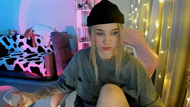 Snapshot of Ledy_WWWII chatting on December 19, 2024, 9:49 pm Ledy WWWII online show from December 19, 2024, 9:49 pm