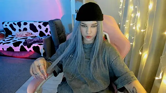 Snapshot of Ledy_WWWII chatting on December 21, 2024, 4:36 pm Ledy WWWII online show from December 21, 2024, 4:36 pm