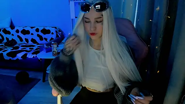 Snapshot of Ledy_WWWII chatting on January 3, 2025, 1:47 pm Ledy WWWII online show from January 3, 2025, 1:47 pm