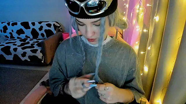 Snapshot of Ledy_WWWII chatting on January 11, 2025, 8:21 pm Ledy WWWII online show from January 11, 2025, 8:21 pm