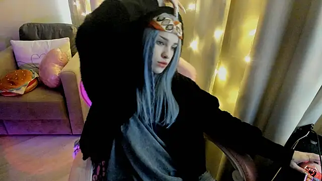 Snapshot of Ledy_WWWII chatting on January 13, 2025, 11:52 am Ledy WWWII online show from January 13, 2025, 11:52 am