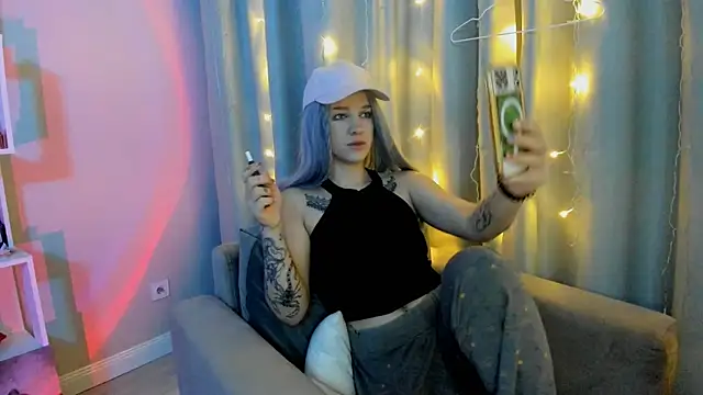 Snapshot of Ledy_WWWII chatting on January 15, 2025, 7:55 pm Ledy WWWII online show from January 15, 2025, 7:55 pm