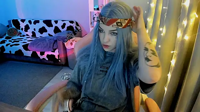 Snapshot of Ledy_WWWII chatting on January 17, 2025, 5:08 pm Ledy WWWII online show from January 17, 2025, 5:08 pm