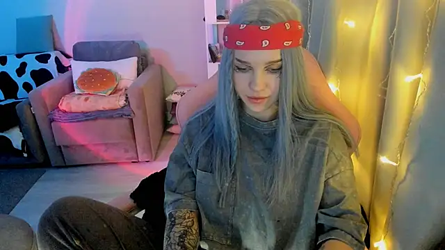 Snapshot of Ledy_WWWII chatting on January 19, 2025, 6:43 pm Ledy WWWII online show from January 19, 2025, 6:43 pm