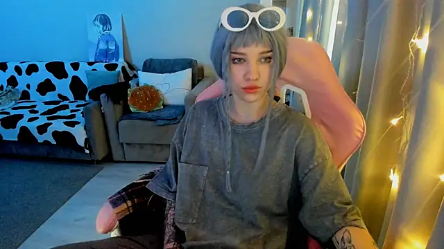 Snapshot of Ledy_WWWII chatting on January 21, 2025, 2:05 pm Ledy WWWII online show from January 21, 2025, 2:05 pm