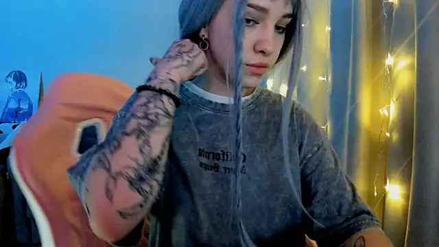 Snapshot of Ledy_WWWII chatting on January 21, 2025, 5:09 pm Ledy WWWII online show from January 21, 2025, 5:09 pm