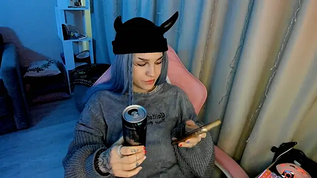 Snapshot of Ledy_WWWII chatting on January 22, 2025, 1:53 pm Ledy WWWII online show from January 22, 2025, 1:53 pm