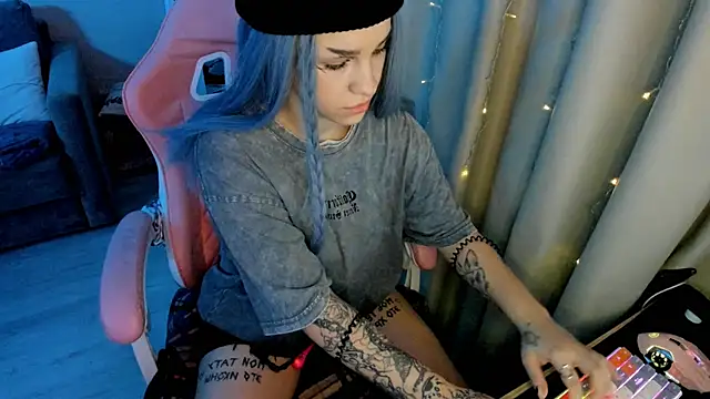 Snapshot of Ledy_WWWII chatting on January 22, 2025, 4:55 pm Ledy WWWII online show from January 22, 2025, 4:55 pm