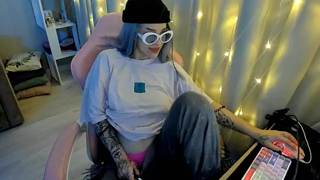 Snapshot of Ledy_WWWII chatting on January 28, 2025, 4:41 pm Ledy WWWII online show from January 28, 2025, 4:41 pm