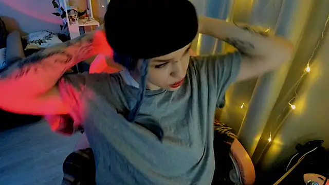 Snapshot of Ledy_WWWII chatting on January 30, 2025, 4:34 pm Ledy WWWII online show from January 30, 2025, 4:34 pm