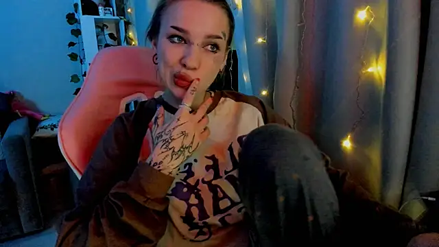 Snapshot of Ledy_WWWII chatting on February 1, 2025, 4:33 pm Ledy WWWII online show from February 1, 2025, 4:33 pm