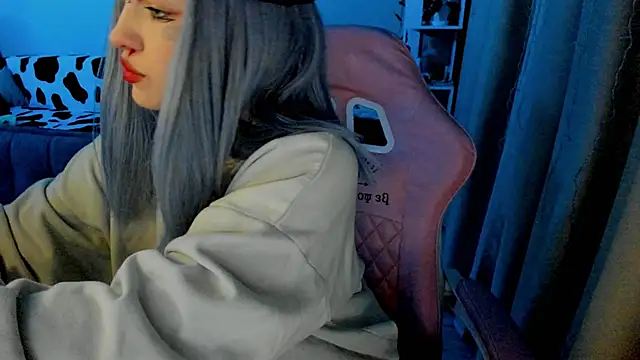 Snapshot of Ledy_WWWII chatting on February 4, 2025, 3:15 pm Ledy WWWII online show from February 4, 2025, 3:15 pm