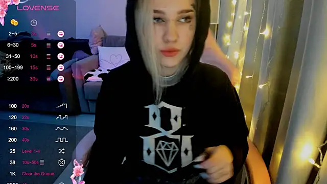 Snapshot of Ledy_WWWII chatting on February 28, 2025, 3:48 pm Ledy WWWII online show from February 28, 2025, 3:48 pm