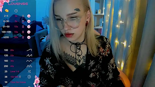 Snapshot of Ledy_WWWII chatting on March 7, 2025, 4:11 pm Ledy WWWII online show from March 7, 2025, 4:11 pm