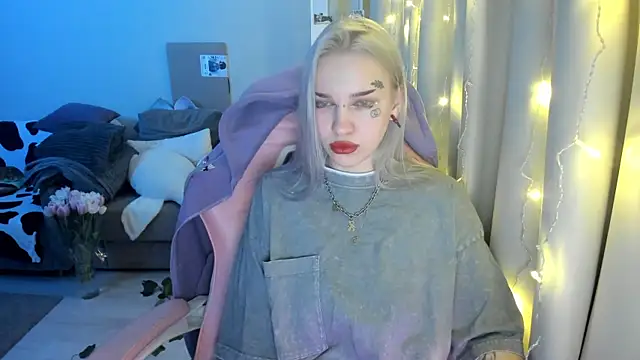 Snapshot of Ledy_WWWII chatting on March 10, 2025, 6:23 pm Ledy WWWII online show from March 10, 2025, 6:23 pm