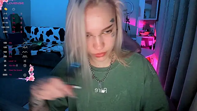 Snapshot of Ledy_WWWII chatting on March 22, 2025, 7:09 pm Ledy WWWII online show from March 22, 2025, 7:09 pm