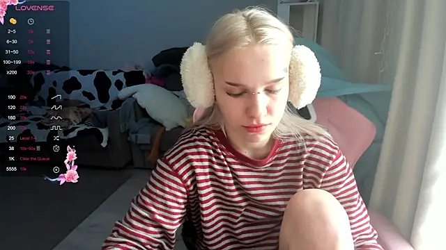 Snapshot of Ledy_WWWII chatting on March 23, 2025, 5:21 am Ledy WWWII online show from March 23, 2025, 5:21 am