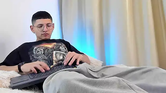 a lejandro 0 8 online show from December 18, 2024, 3:15 am