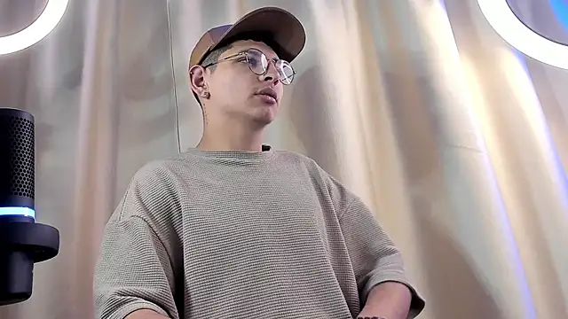 a lejandro 0 8 online show from February 5, 2025, 10:22 pm