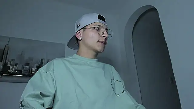 a lejandro 0 8 online show from March 2, 2025, 4:07 am