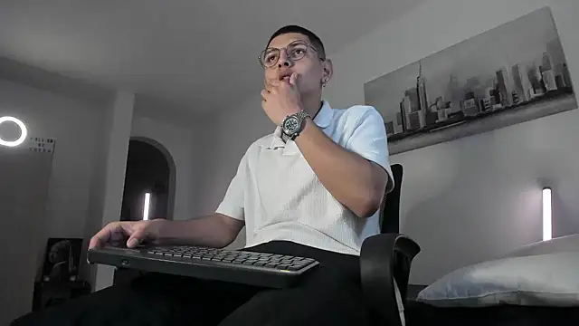 a lejandro 0 8 online show from March 16, 2025, 10:55 am