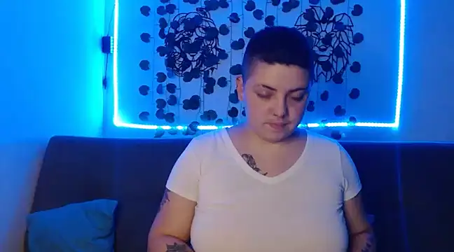 aron lettone01 online show from February 5, 2025, 12:31 am