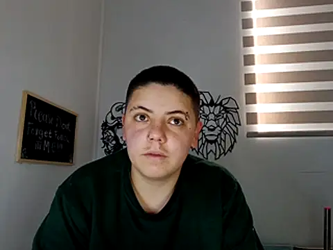 aron lettone01 online show from October 23, 2025, 5:33 pm