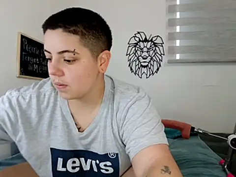 aron lettone01 online show from October 24, 2025, 10:28 pm