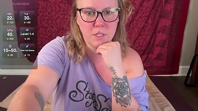 GlitterKitty108 online show from November 2, 2025, 2:19 pm